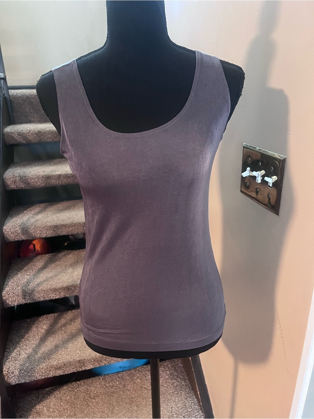 Chico’s Travelers Size 0 (4/6) Ladies Sleeveless Shimmery Top Tank Gray